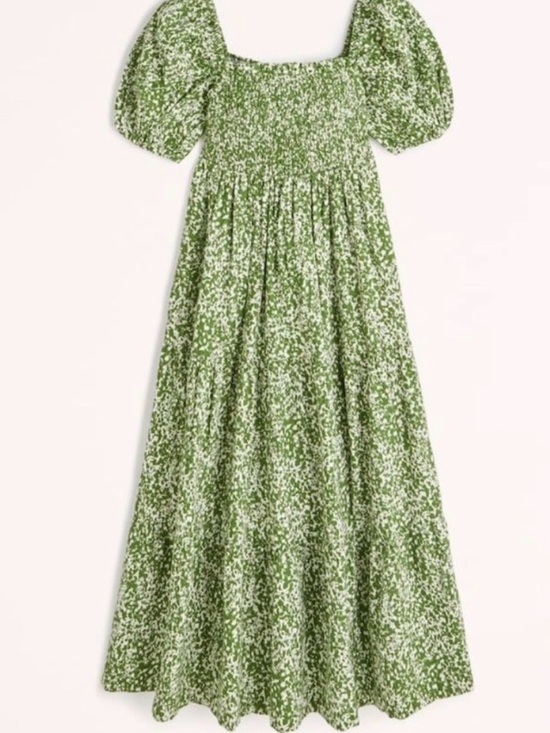 Abercrombie & Fitch Dresses & Skirts - Abercrombie & Fitch Puff Sleeve Smocked Bodice Midi Dress in green